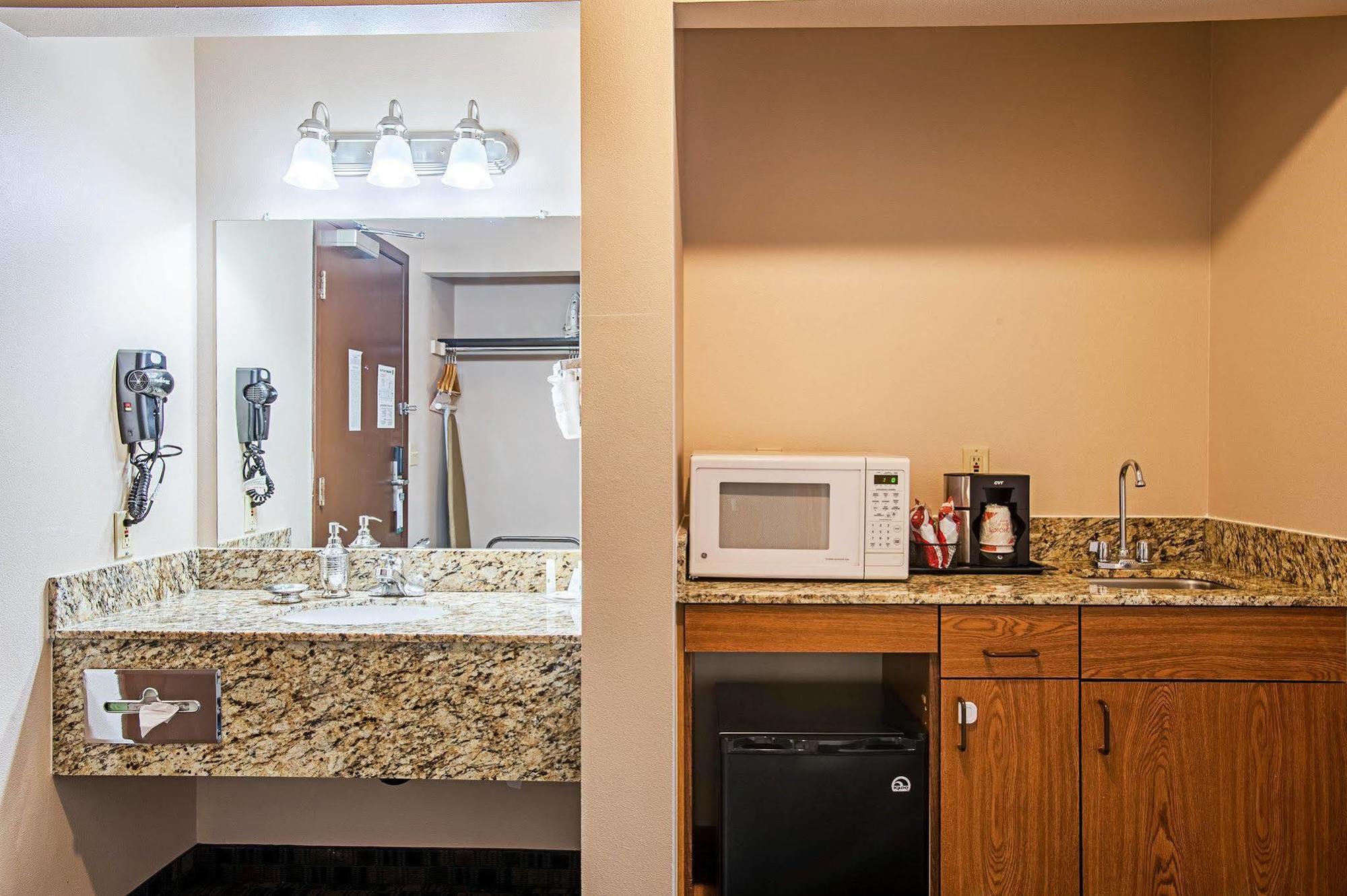 Quality Inn & Suites Kenedy - Karnes City Eksteriør billede